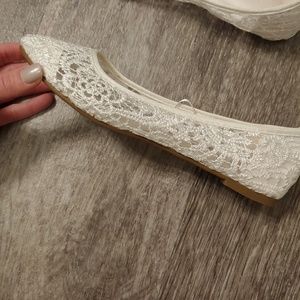White/cream crochet ballet flat.